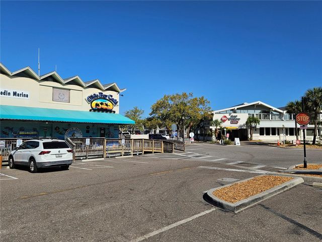 675 BROADWAY, Dunedin, FL 34698