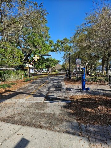 675 BROADWAY, Dunedin, FL 34698