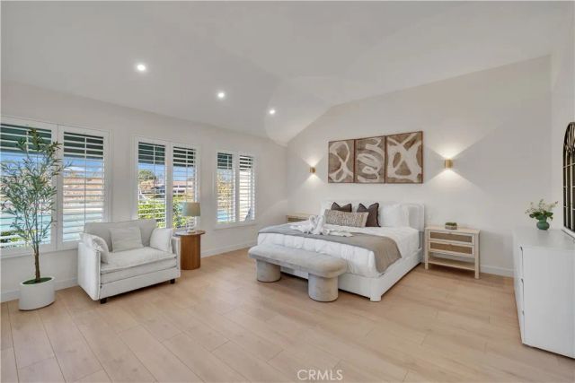 21 Lakefront, Irvine, CA 92604