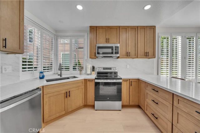 21 Lakefront, Irvine, CA 92604