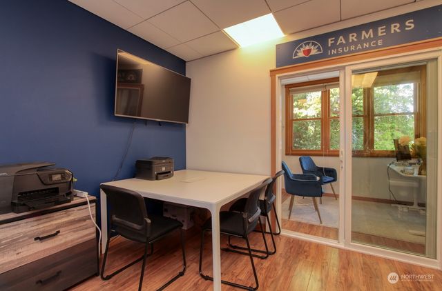 271 Wyatt Way NE #102, Bainbridge Island, WA 98110