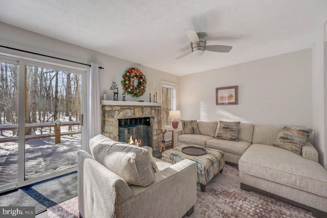 38 ALPINE, Lake Harmony, PA 18624