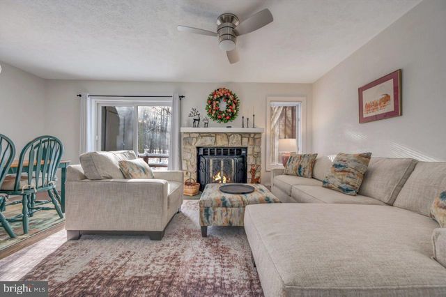 38 ALPINE, Lake Harmony, PA 18624