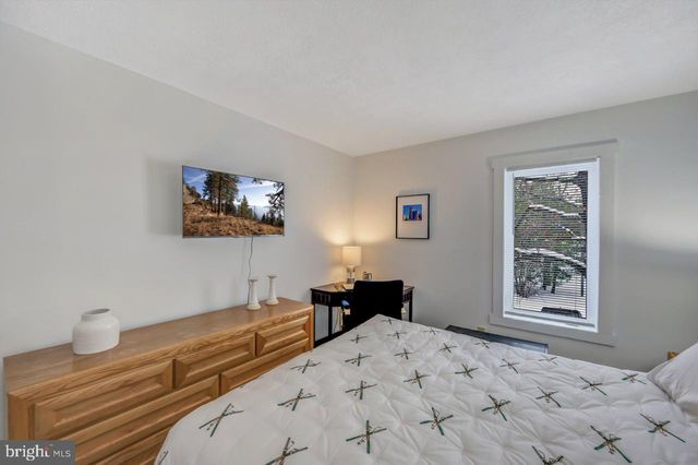 38 ALPINE, Lake Harmony, PA 18624