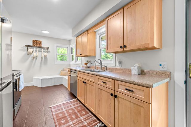 1115 W Medicine Lake Drive, Plymouth, MN 55441