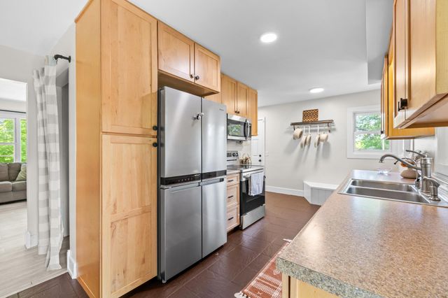 1115 W Medicine Lake Drive, Plymouth, MN 55441
