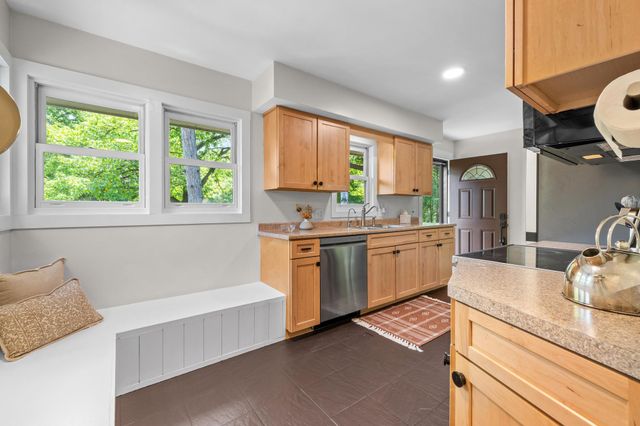 1115 W Medicine Lake Drive, Plymouth, MN 55441