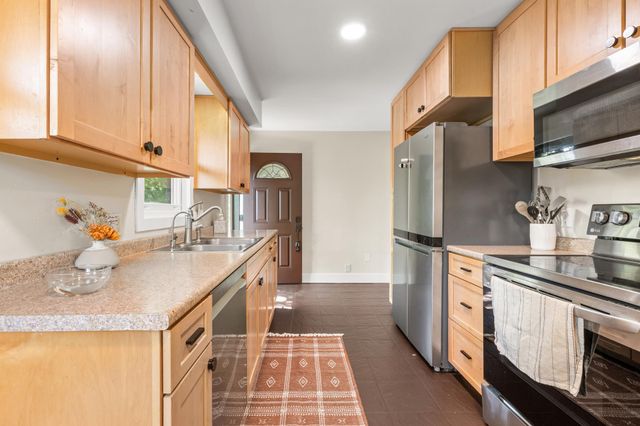 1115 W Medicine Lake Drive, Plymouth, MN 55441