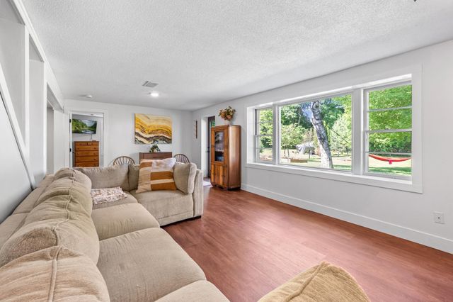 1115 W Medicine Lake Drive, Plymouth, MN 55441