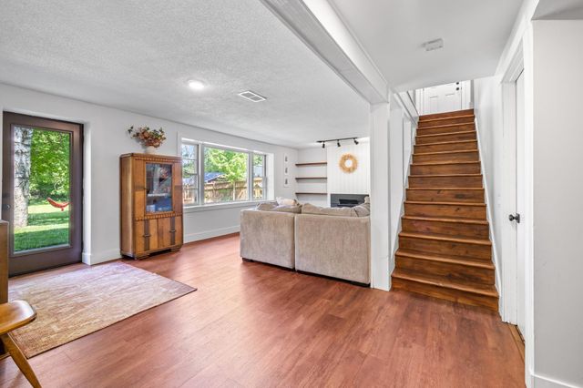 1115 W Medicine Lake Drive, Plymouth, MN 55441