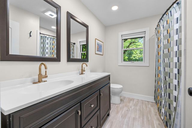 1115 W Medicine Lake Drive, Plymouth, MN 55441