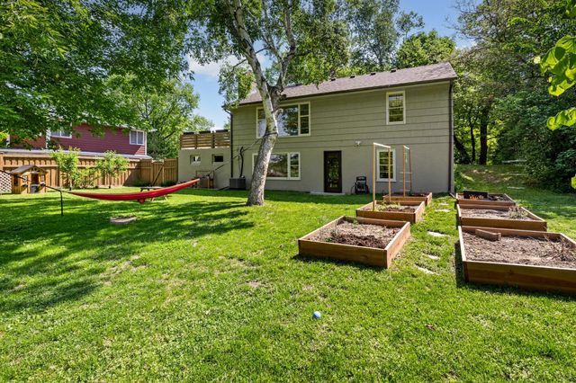 1115 W Medicine Lake Drive, Plymouth, MN 55441