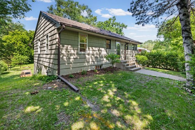 1115 W Medicine Lake Drive, Plymouth, MN 55441