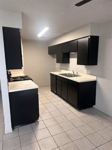 205 S Kenney Street C, Kennedale, TX 76060