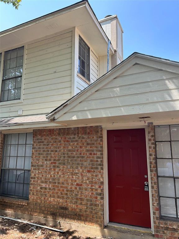205 S Kenney Street C, Kennedale, TX 76060