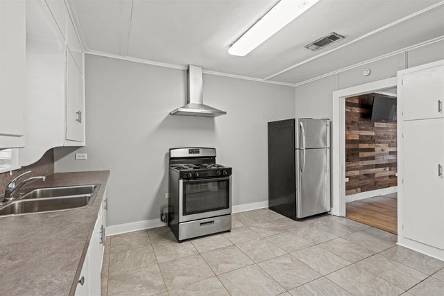 813 Wood St, Houma, LA 70360