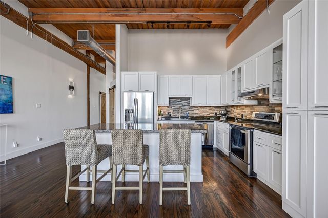 2400 Mechanic Street 204, Galveston, TX 77550