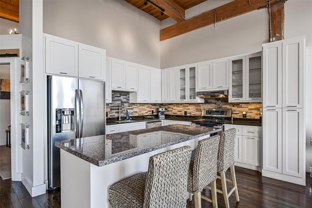 2400 Mechanic Street 204, Galveston, TX 77550