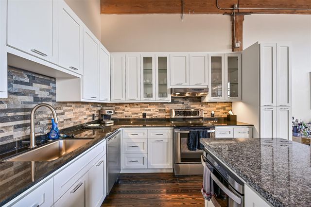2400 Mechanic Street 204, Galveston, TX 77550