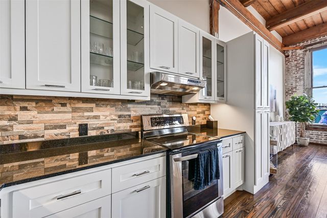 2400 Mechanic Street 204, Galveston, TX 77550