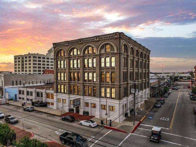 2400 Mechanic Street 204, Galveston, TX 77550