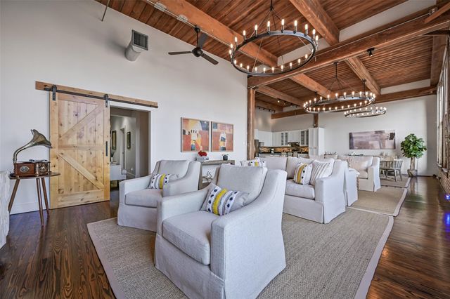 2400 Mechanic Street 204, Galveston, TX 77550
