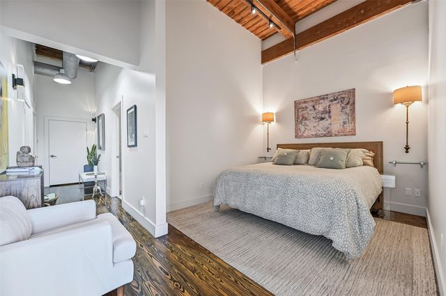 2400 Mechanic Street 204, Galveston, TX 77550