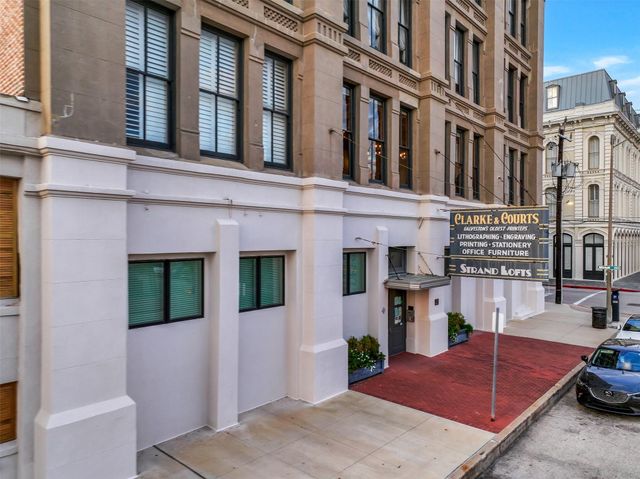 2400 Mechanic Street 204, Galveston, TX 77550
