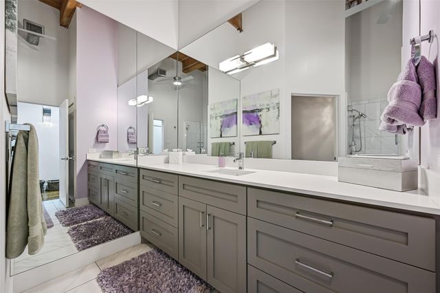 2400 Mechanic Street 204, Galveston, TX 77550
