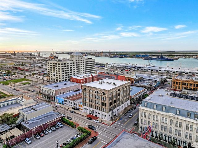 2400 Mechanic Street 204, Galveston, TX 77550