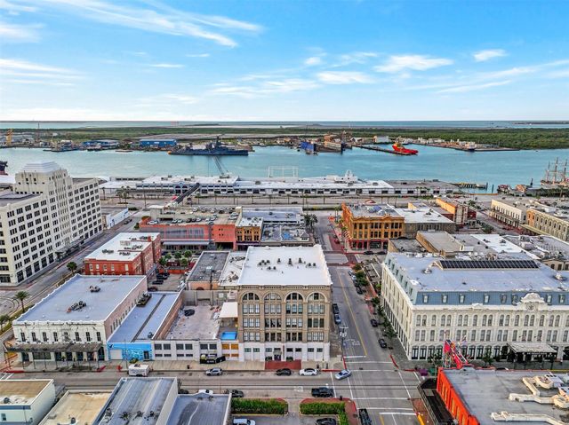 2400 Mechanic Street 204, Galveston, TX 77550