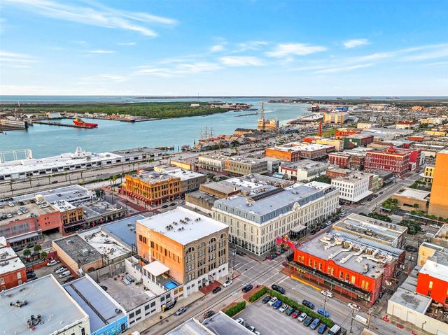 2400 Mechanic Street 204, Galveston, TX 77550