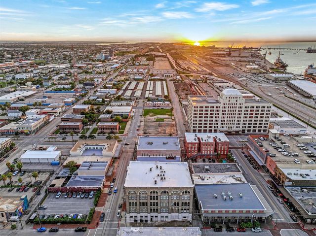 2400 Mechanic Street 204, Galveston, TX 77550