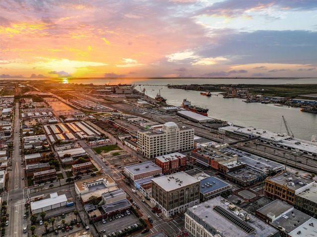 2400 Mechanic Street 204, Galveston, TX 77550