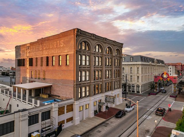 2400 Mechanic Street 204, Galveston, TX 77550