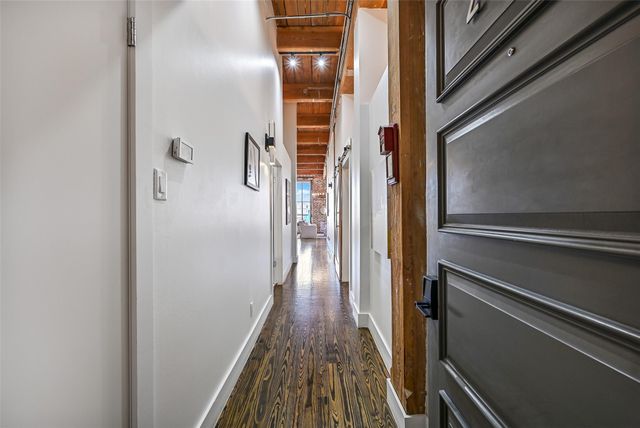 2400 Mechanic Street 204, Galveston, TX 77550