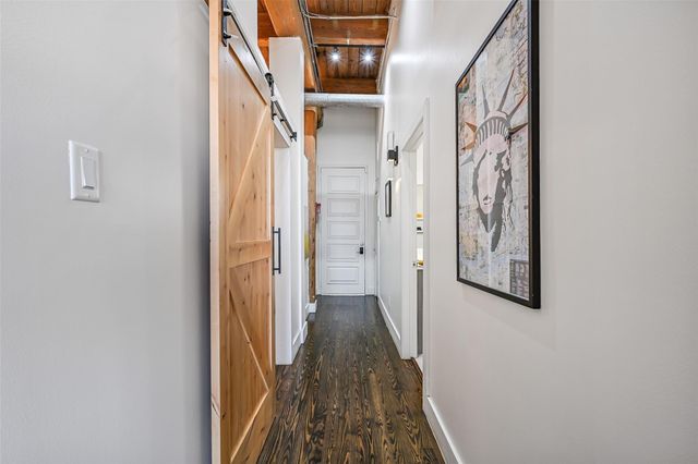 2400 Mechanic Street 204, Galveston, TX 77550