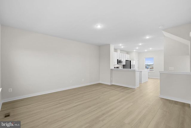 136 MONROE AVE, Ranson, WV 25438