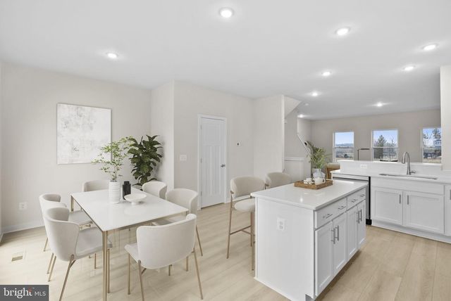 136 MONROE AVE, Ranson, WV 25438