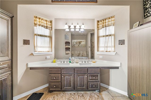 1032 Levi Sloan Road, Victoria, TX 77904