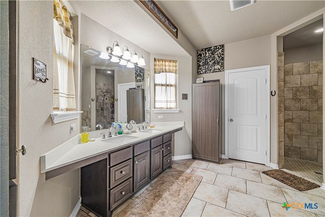 1032 Levi Sloan Road, Victoria, TX 77904