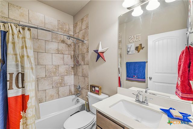 1032 Levi Sloan Road, Victoria, TX 77904