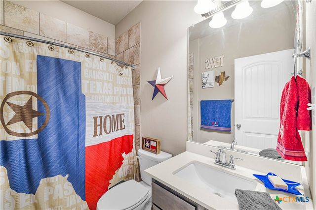 1032 Levi Sloan Road, Victoria, TX 77904