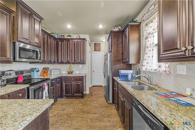 1032 Levi Sloan Road, Victoria, TX 77904