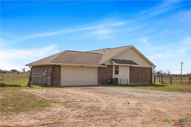 1032 Levi Sloan Road, Victoria, TX 77904