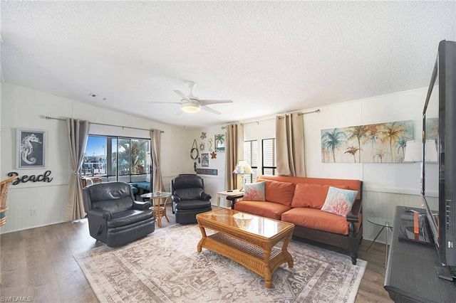 3070 Harpoon LN, St. James City, FL 33956