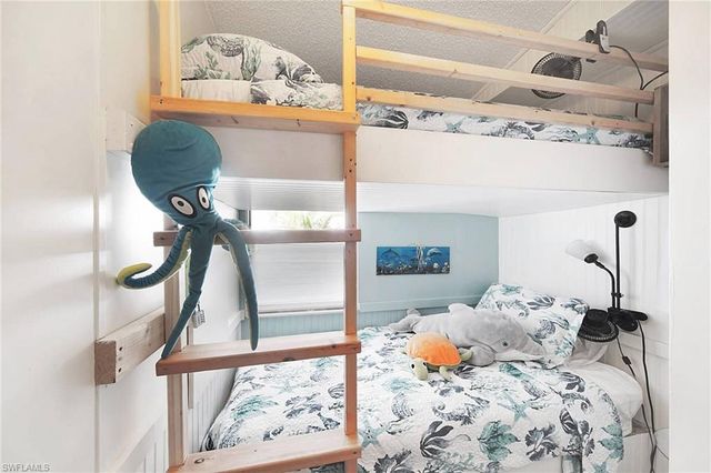 3070 Harpoon LN, St. James City, FL 33956