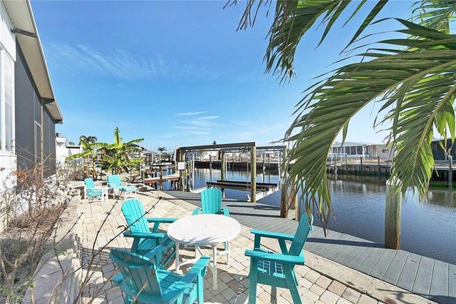 3070 Harpoon LN, St. James City, FL 33956