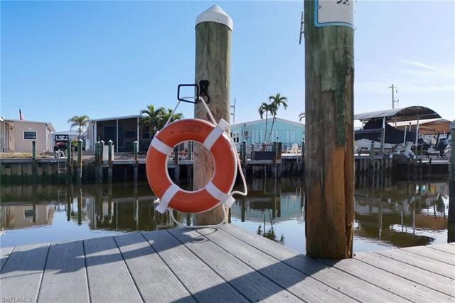 3070 Harpoon LN, St. James City, FL 33956