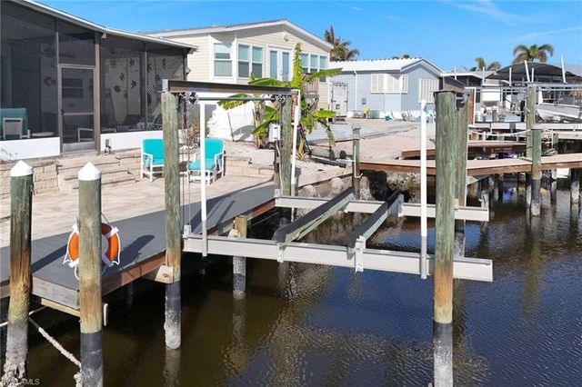 3070 Harpoon LN, St. James City, FL 33956